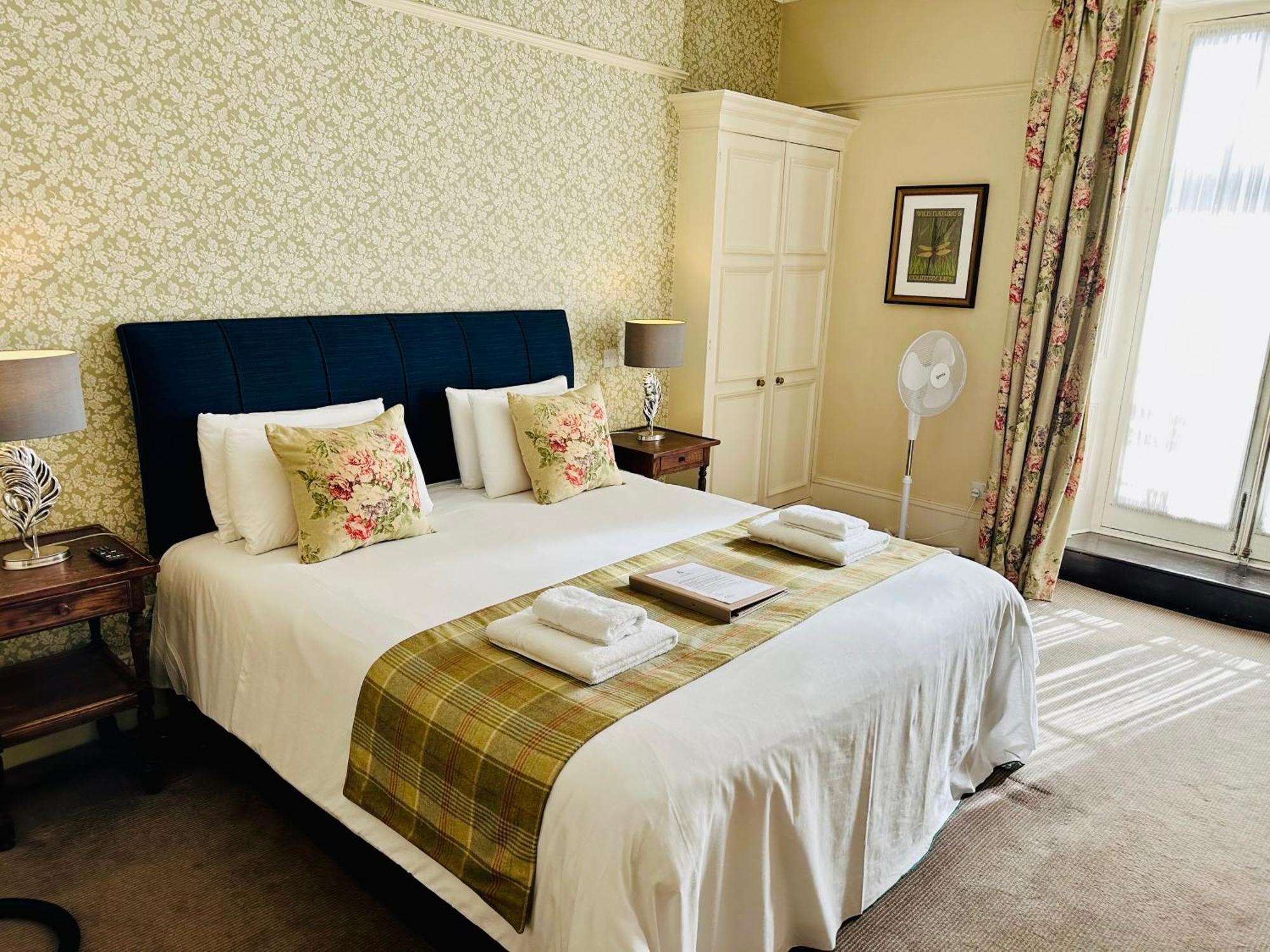 George Hotel & Granary Frome Bagian luar foto