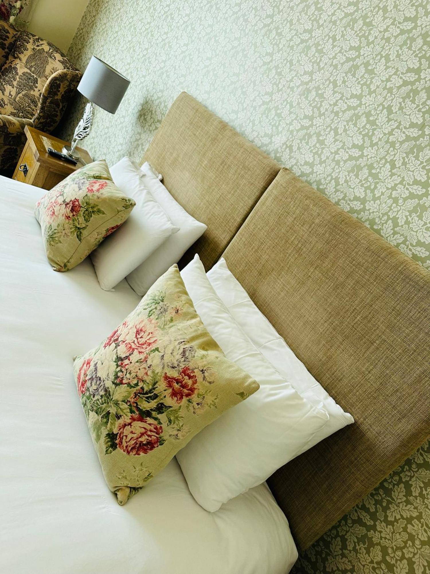 George Hotel & Granary Frome Bagian luar foto